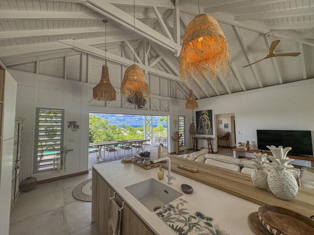 20.Location villa piscine Saint François Guadeloupe_Pièce de vie vue mer